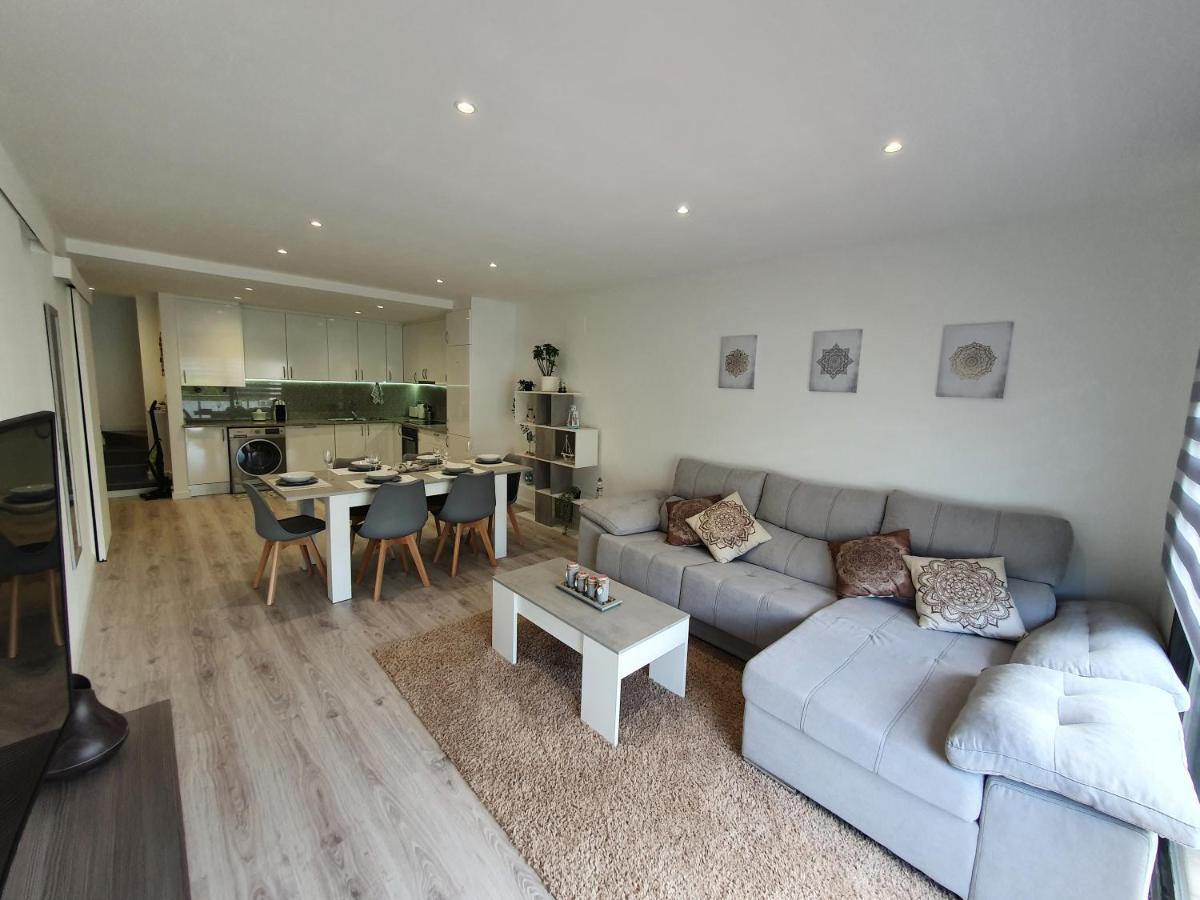 Moderno Duplex Comfort Roses Bagian luar foto