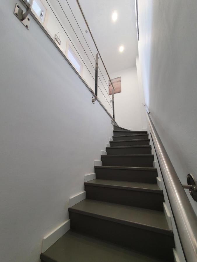 Moderno Duplex Comfort Roses Bagian luar foto