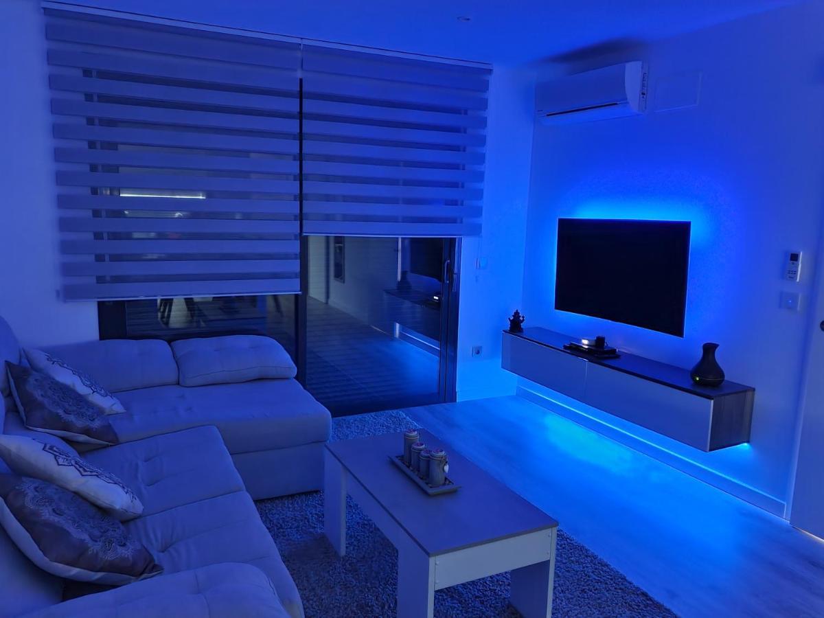 Moderno Duplex Comfort Roses Bagian luar foto