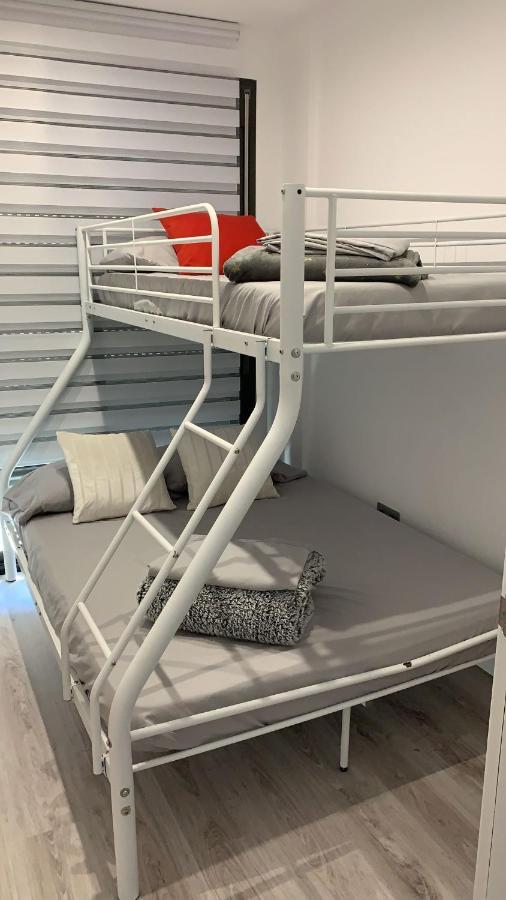 Moderno Duplex Comfort Roses Bagian luar foto